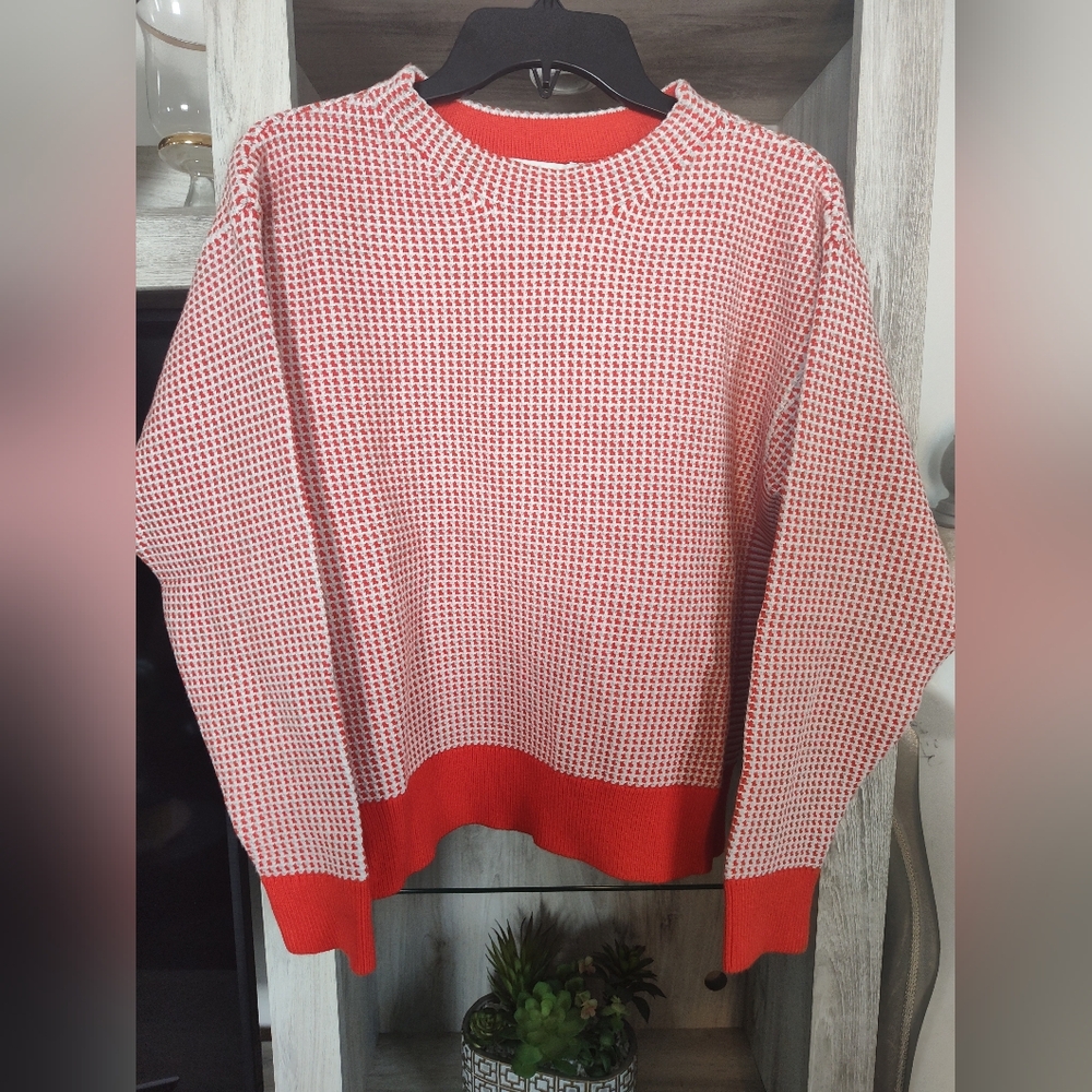 Club Monaco houndstooth crewneck sweater. Club Monaco Merino Stretch